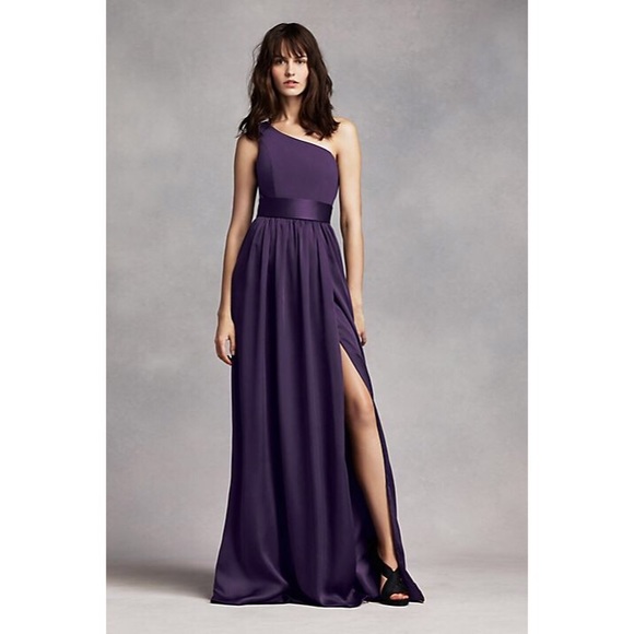 Vera Wang Dresses & Skirts - Stunning Vera Wang White One Shoulder Sash Dress